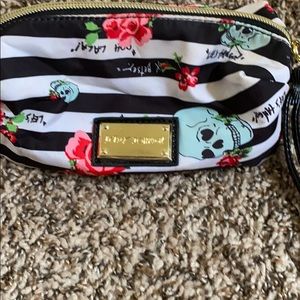 Skull/striped make up bag.